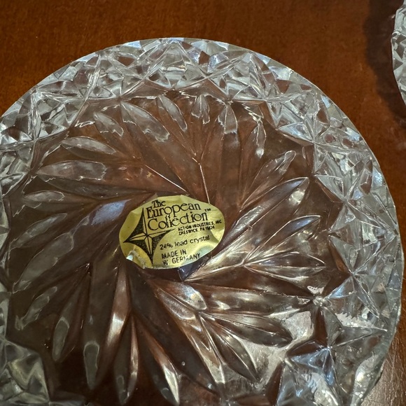 Elegant Crystal Cut Glass Bowl - Picture 3 of 3